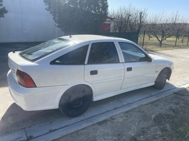 Белый Опель Вектра, объемом двигателя 1.8 л и пробегом 305 тыс. км за 1450 $, фото 10 на Automoto.ua