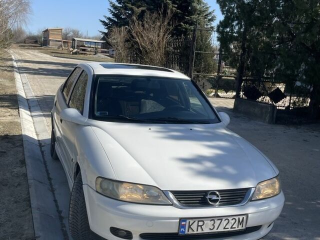 Белый Опель Вектра, объемом двигателя 1.8 л и пробегом 305 тыс. км за 1450 $, фото 6 на Automoto.ua