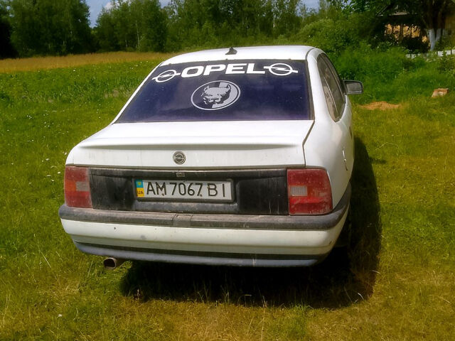 Белый Опель Вектра, объемом двигателя 1.6 л и пробегом 0 тыс. км за 850 $, фото 2 на Automoto.ua