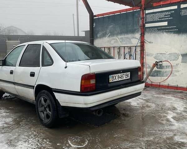 Білий Опель Вектра, об'ємом двигуна 2 л та пробігом 300 тис. км за 1300 $, фото 1 на Automoto.ua