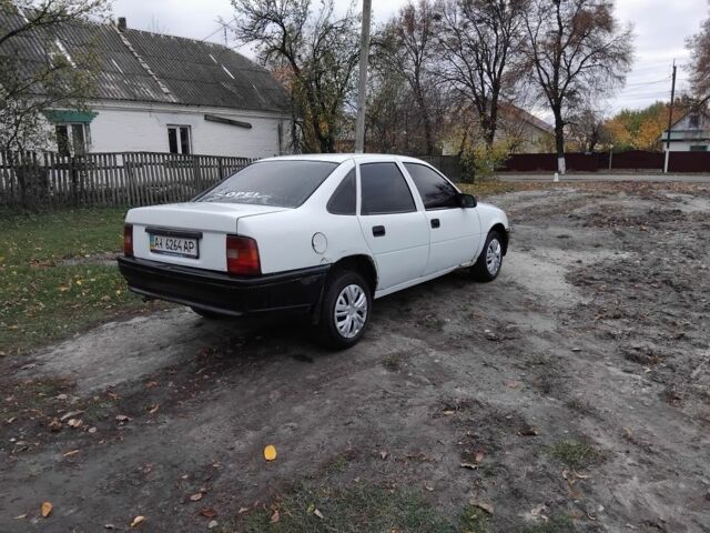 Білий Опель Вектра, об'ємом двигуна 2 л та пробігом 150 тис. км за 750 $, фото 6 на Automoto.ua