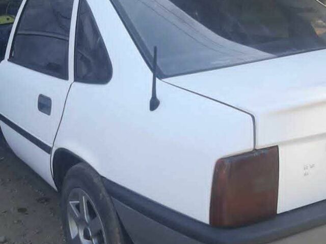 Белый Опель Вектра, объемом двигателя 0 л и пробегом 378 тыс. км за 2100 $, фото 2 на Automoto.ua