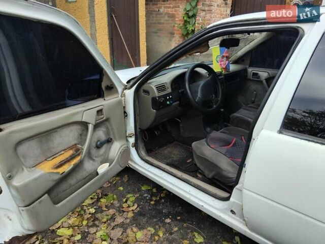 Белый Опель Вектра, объемом двигателя 2 л и пробегом 350 тыс. км за 720 $, фото 3 на Automoto.ua