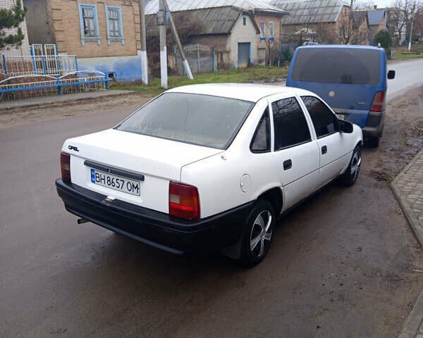 Білий Опель Вектра, об'ємом двигуна 1.6 л та пробігом 299 тис. км за 1250 $, фото 4 на Automoto.ua