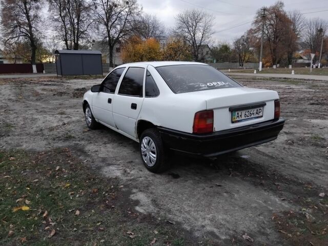 Білий Опель Вектра, об'ємом двигуна 2 л та пробігом 150 тис. км за 750 $, фото 2 на Automoto.ua
