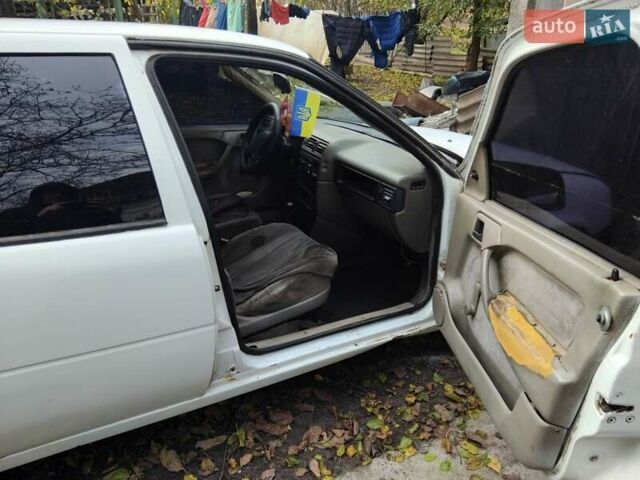 Белый Опель Вектра, объемом двигателя 2 л и пробегом 350 тыс. км за 720 $, фото 8 на Automoto.ua