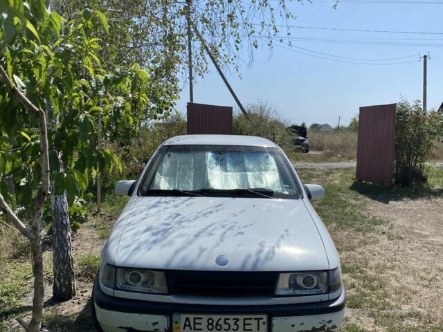 Белый Опель Вектра, объемом двигателя 1.4 л и пробегом 999 тыс. км за 1300 $, фото 1 на Automoto.ua