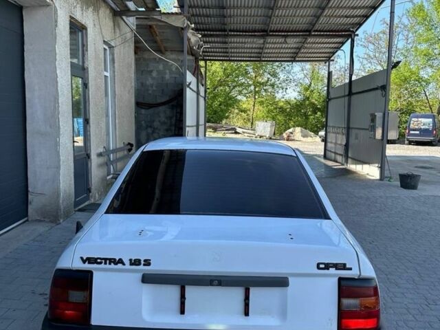 Белый Опель Вектра, объемом двигателя 1.8 л и пробегом 200 тыс. км за 1100 $, фото 10 на Automoto.ua