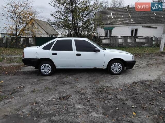 Белый Опель Вектра, объемом двигателя 2 л и пробегом 350 тыс. км за 720 $, фото 6 на Automoto.ua