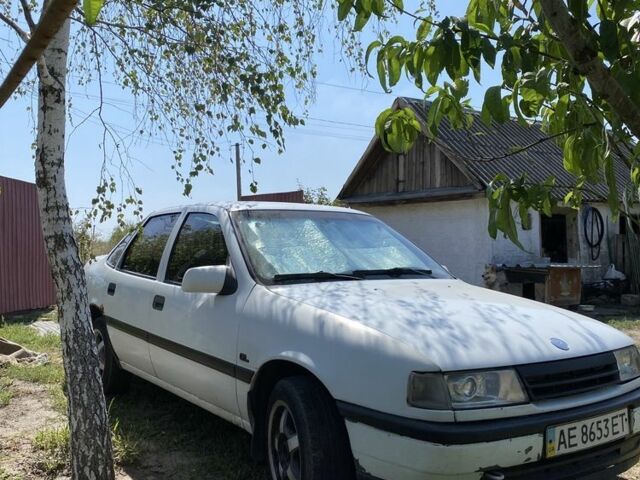 Белый Опель Вектра, объемом двигателя 1.4 л и пробегом 999 тыс. км за 1300 $, фото 2 на Automoto.ua