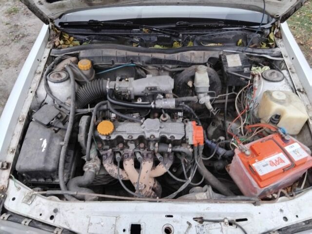 Білий Опель Вектра, об'ємом двигуна 2 л та пробігом 150 тис. км за 750 $, фото 7 на Automoto.ua