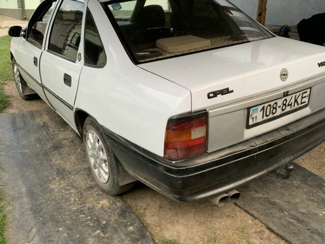 Белый Опель Вектра, объемом двигателя 1.6 л и пробегом 3 тыс. км за 1250 $, фото 1 на Automoto.ua