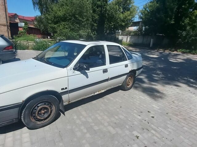 Белый Опель Вектра, объемом двигателя 0 л и пробегом 300 тыс. км за 700 $, фото 4 на Automoto.ua