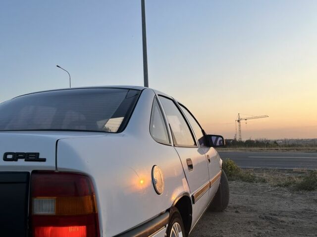 Белый Опель Вектра, объемом двигателя 1.8 л и пробегом 485 тыс. км за 1500 $, фото 9 на Automoto.ua