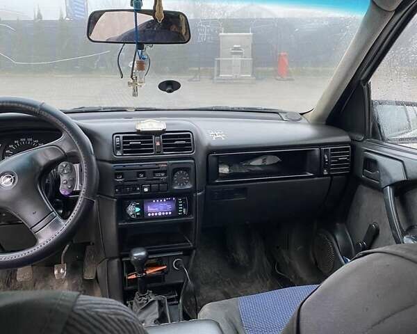 Білий Опель Вектра, об'ємом двигуна 2 л та пробігом 300 тис. км за 1300 $, фото 2 на Automoto.ua