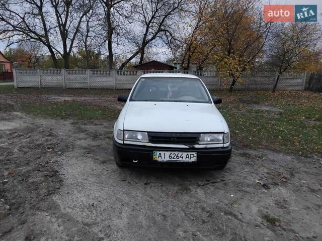 Белый Опель Вектра, объемом двигателя 2 л и пробегом 350 тыс. км за 720 $, фото 9 на Automoto.ua