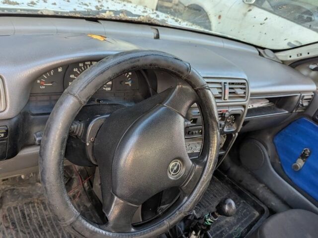 Білий Опель Вектра, об'ємом двигуна 2 л та пробігом 349 тис. км за 780 $, фото 4 на Automoto.ua