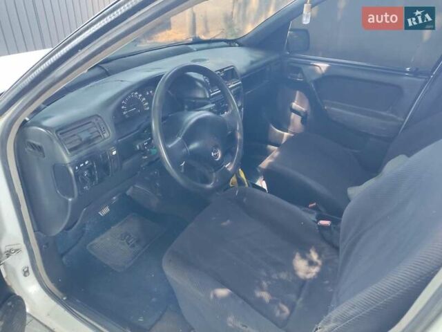 Білий Опель Вектра, об'ємом двигуна 1.6 л та пробігом 200 тис. км за 800 $, фото 1 на Automoto.ua