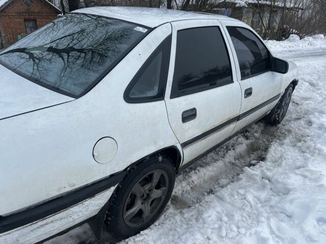 Білий Опель Вектра, об'ємом двигуна 2 л та пробігом 400 тис. км за 1100 $, фото 2 на Automoto.ua