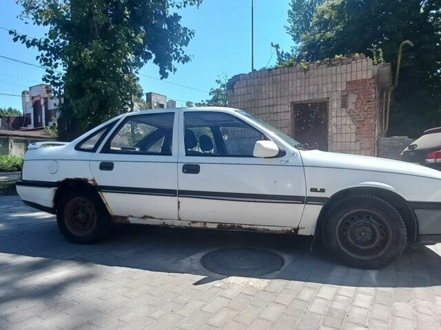 Белый Опель Вектра, объемом двигателя 0 л и пробегом 300 тыс. км за 700 $, фото 5 на Automoto.ua