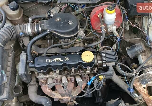Білий Опель Вектра, об'ємом двигуна 1.6 л та пробігом 438 тис. км за 900 $, фото 3 на Automoto.ua
