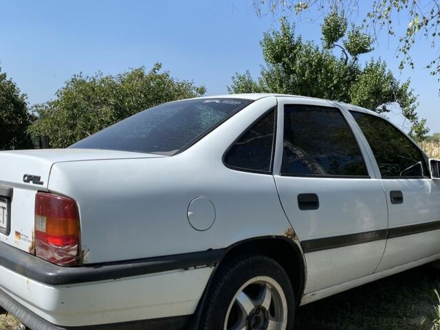 Белый Опель Вектра, объемом двигателя 1.4 л и пробегом 999 тыс. км за 1300 $, фото 6 на Automoto.ua