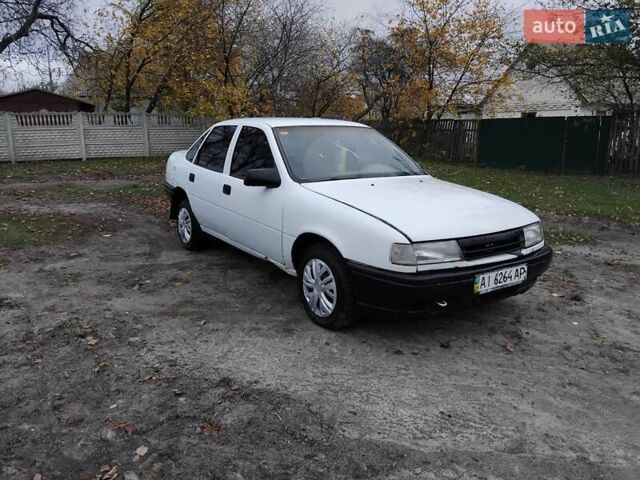 Белый Опель Вектра, объемом двигателя 2 л и пробегом 350 тыс. км за 720 $, фото 7 на Automoto.ua