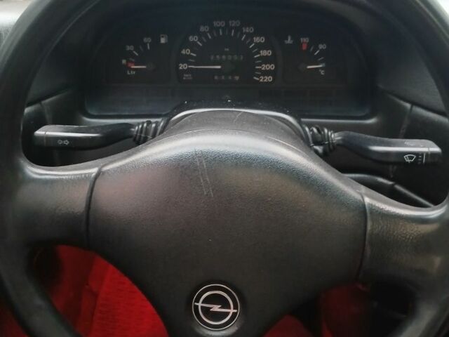 Белый Опель Вектра, объемом двигателя 1.6 л и пробегом 255 тыс. км за 700 $, фото 8 на Automoto.ua