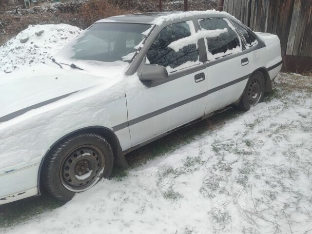 Белый Опель Вектра, объемом двигателя 2 л и пробегом 310 тыс. км за 929 $, фото 1 на Automoto.ua