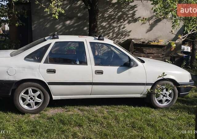 Опель Вектра 1990 в Луцке на Automoto.ua Белый Опель Вектра, объемом двигателя 2 л и пробегом 5 тыс. км за 2150 $, фото 3 на Automoto.ua