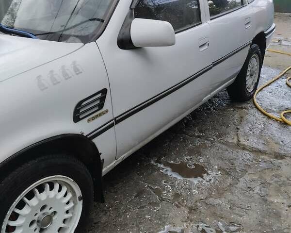 Белый Опель Вектра, объемом двигателя 1.8 л и пробегом 481 тыс. км за 1300 $, фото 4 на Automoto.ua