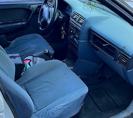 Белый Опель Вектра, объемом двигателя 1.6 л и пробегом 250 тыс. км за 900 $, фото 7 на Automoto.ua