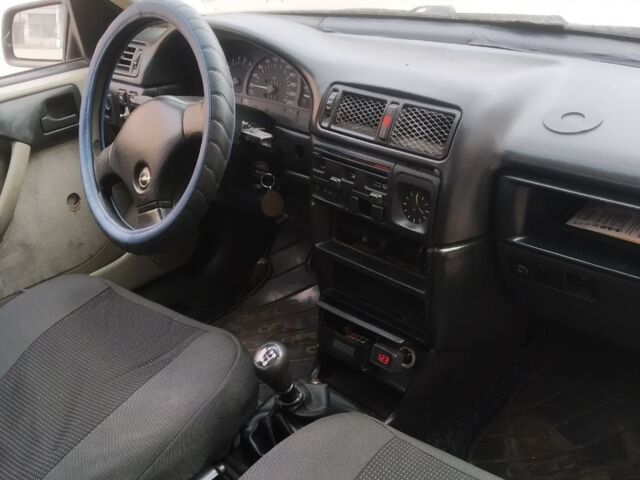 Белый Опель Вектра, объемом двигателя 1.6 л и пробегом 0 тыс. км за 1600 $, фото 1 на Automoto.ua