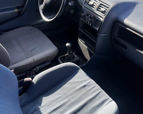 Белый Опель Вектра, объемом двигателя 2 л и пробегом 280 тыс. км за 1100 $, фото 6 на Automoto.ua