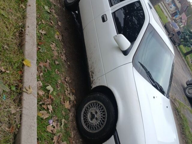 Белый Опель Вектра, объемом двигателя 1.6 л и пробегом 255 тыс. км за 700 $, фото 1 на Automoto.ua