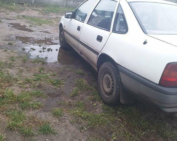 Білий Опель Вектра, об'ємом двигуна 1.6 л та пробігом 1000 тис. км за 1017 $, фото 2 на Automoto.ua