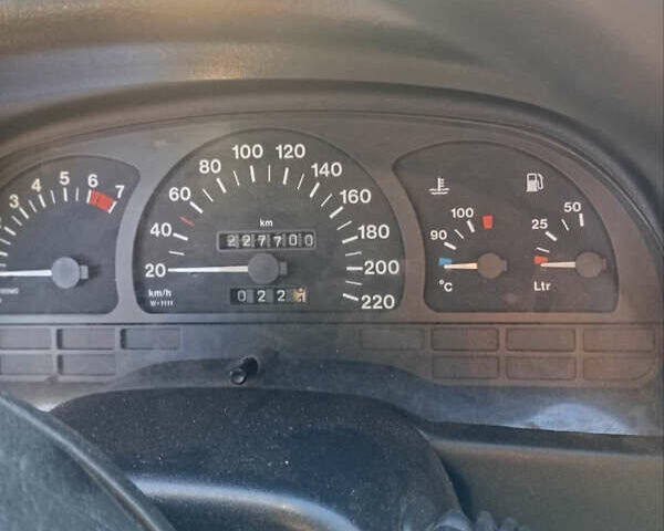 Белый Опель Вектра, объемом двигателя 1.6 л и пробегом 290 тыс. км за 1100 $, фото 2 на Automoto.ua