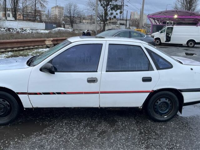 Белый Опель Вектра, объемом двигателя 1.6 л и пробегом 250 тыс. км за 900 $, фото 5 на Automoto.ua