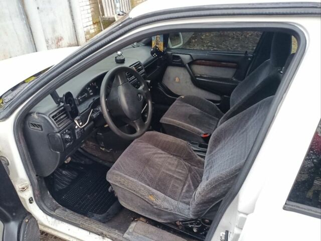 Белый Опель Вектра, объемом двигателя 2 л и пробегом 279 тыс. км за 1600 $, фото 4 на Automoto.ua