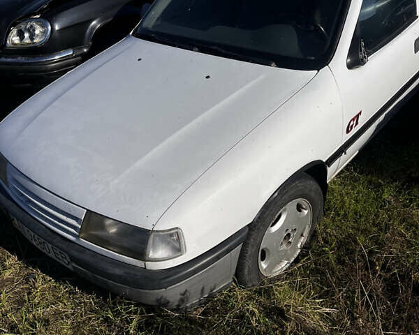 Белый Опель Вектра, объемом двигателя 2 л и пробегом 280 тыс. км за 1100 $, фото 3 на Automoto.ua