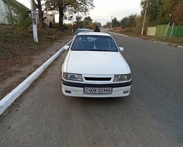 Белый Опель Вектра, объемом двигателя 2 л и пробегом 280 тыс. км за 1450 $, фото 5 на Automoto.ua