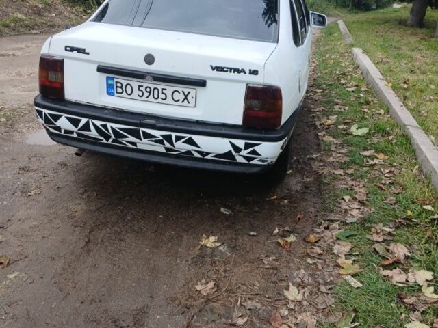 Белый Опель Вектра, объемом двигателя 1.6 л и пробегом 255 тыс. км за 700 $, фото 2 на Automoto.ua