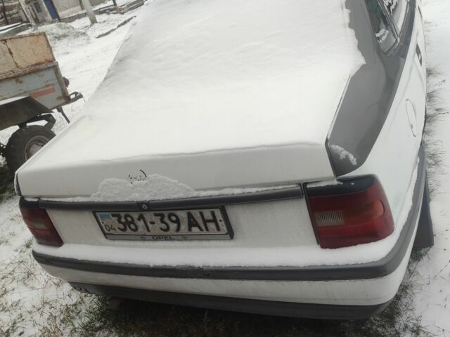 Белый Опель Вектра, объемом двигателя 2 л и пробегом 310 тыс. км за 929 $, фото 2 на Automoto.ua