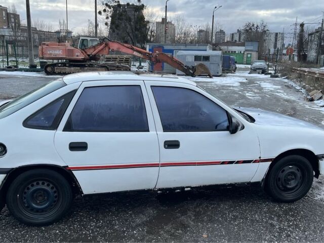 Белый Опель Вектра, объемом двигателя 1.6 л и пробегом 250 тыс. км за 900 $, фото 1 на Automoto.ua