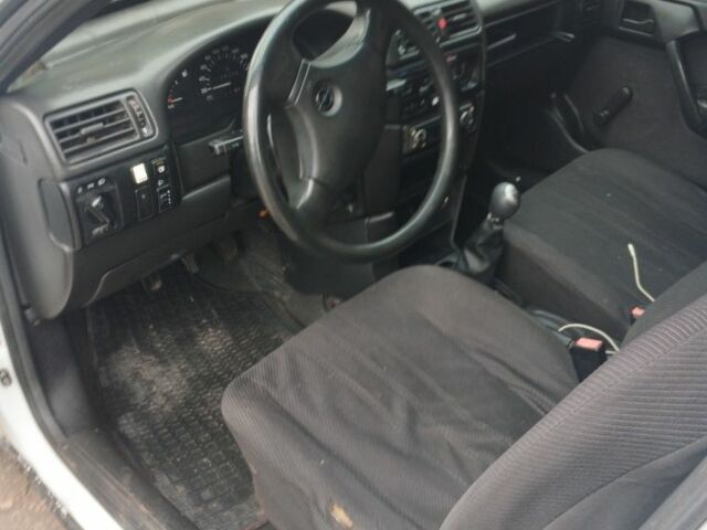 Белый Опель Вектра, объемом двигателя 1.6 л и пробегом 255 тыс. км за 700 $, фото 7 на Automoto.ua