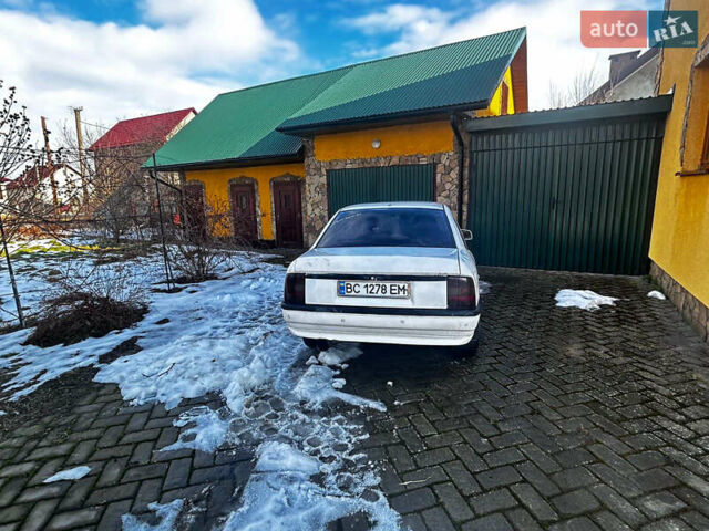 Белый Опель Вектра, объемом двигателя 1.6 л и пробегом 350 тыс. км за 850 $, фото 3 на Automoto.ua