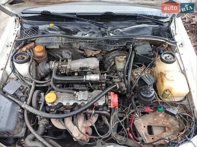 Белый Опель Вектра, объемом двигателя 2 л и пробегом 279 тыс. км за 1600 $, фото 1 на Automoto.ua