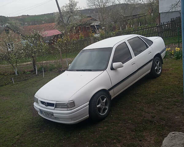 Белый Опель Вектра, объемом двигателя 1.6 л и пробегом 290 тыс. км за 1100 $, фото 1 на Automoto.ua