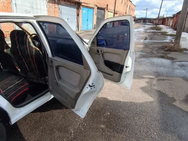 Білий Опель Вектра, об'ємом двигуна 1.6 л та пробігом 230 тис. км за 750 $, фото 9 на Automoto.ua