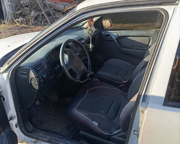 Белый Опель Вектра, объемом двигателя 1.6 л и пробегом 290 тыс. км за 1100 $, фото 5 на Automoto.ua